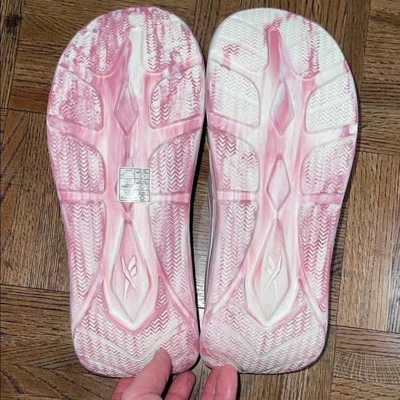 Reebok Stylish Pink and White Tie Dye Women's Recovery Slides Size 9 NWT - Picture 4 of 7